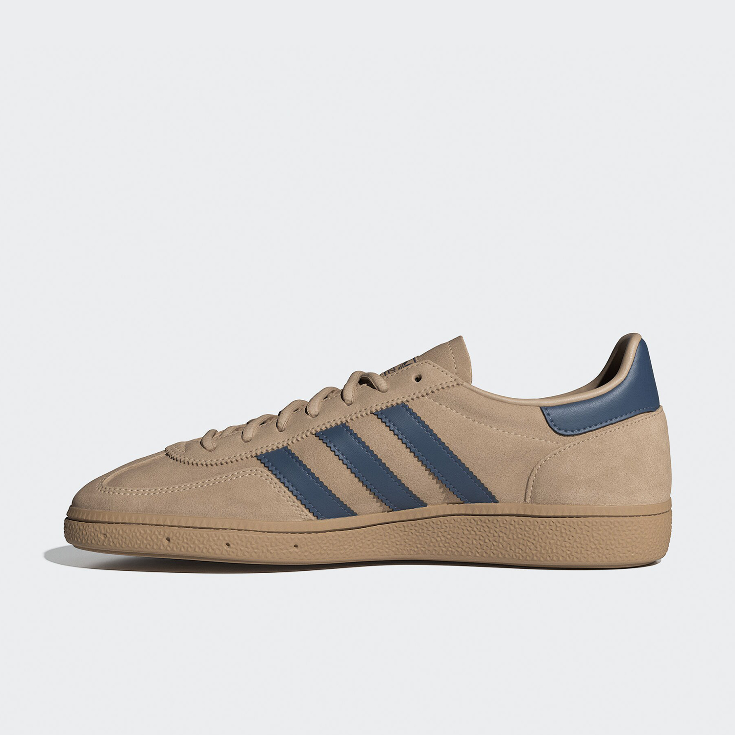 حذاء رياضي كلاسيكي من أديداس ب - مراجعة Adidas Shoes Gazelle وسعره