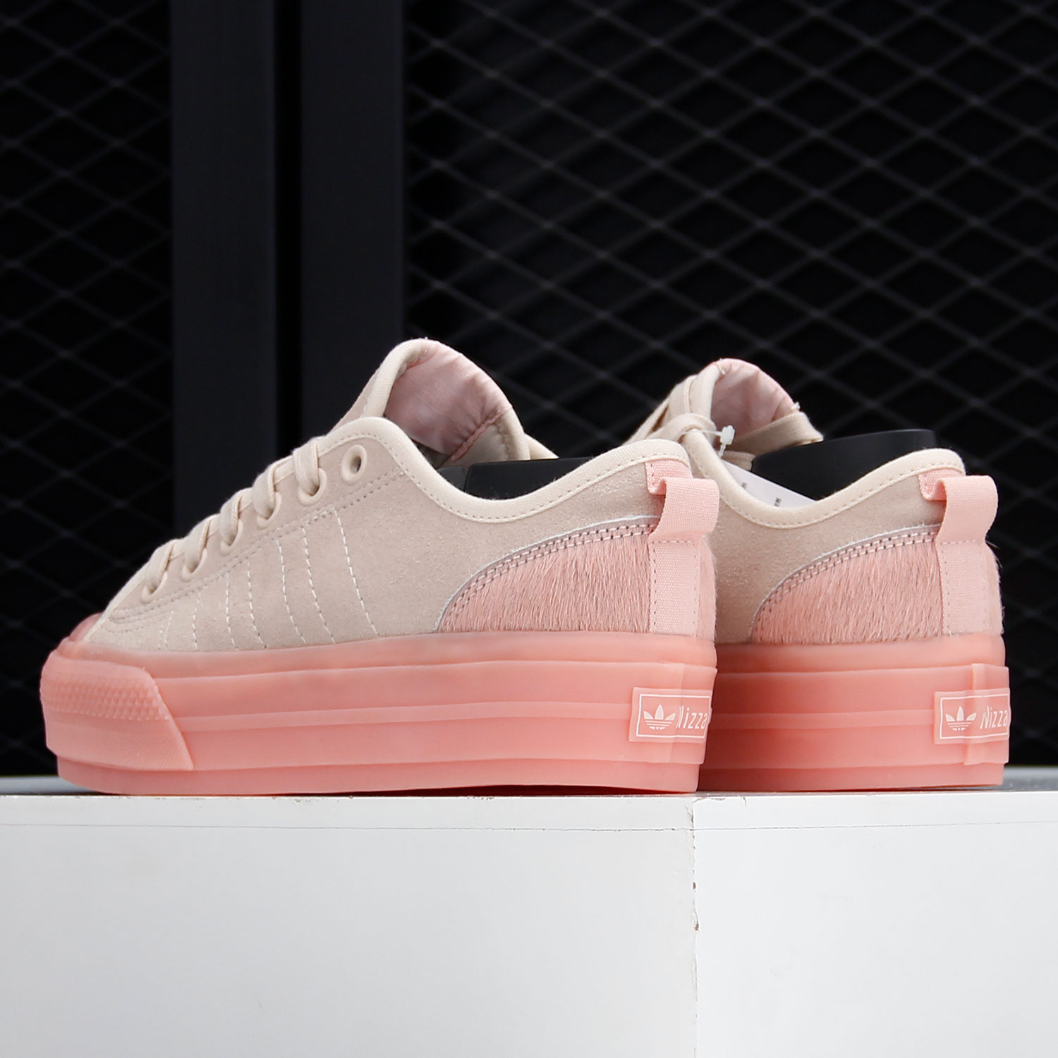 حذاء كاجوال نسائي من Adidas Ge - مراجعة Adidas Shoes Gazelle وسعره