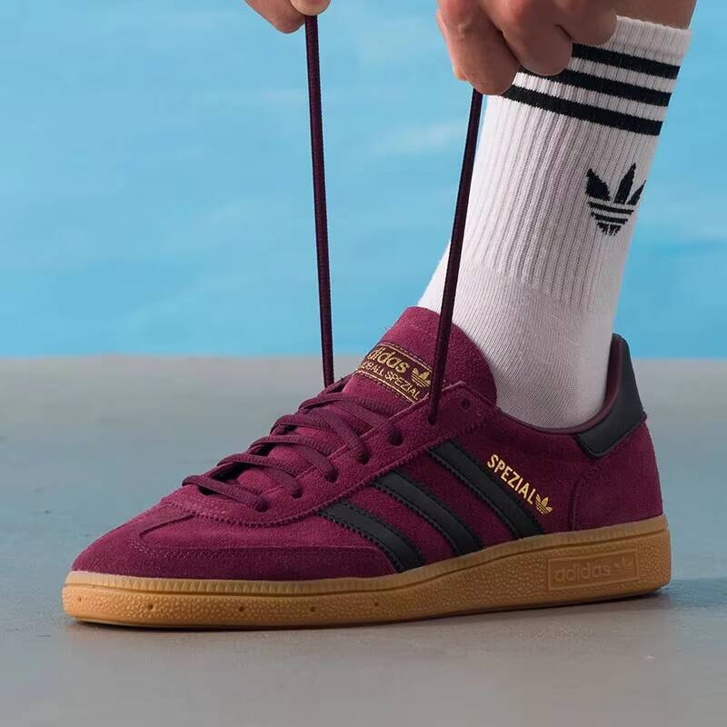 أحذية رياضية منخفضة الارتفاع ل - مراجعة Adidas Shoes Gazelle وسعره